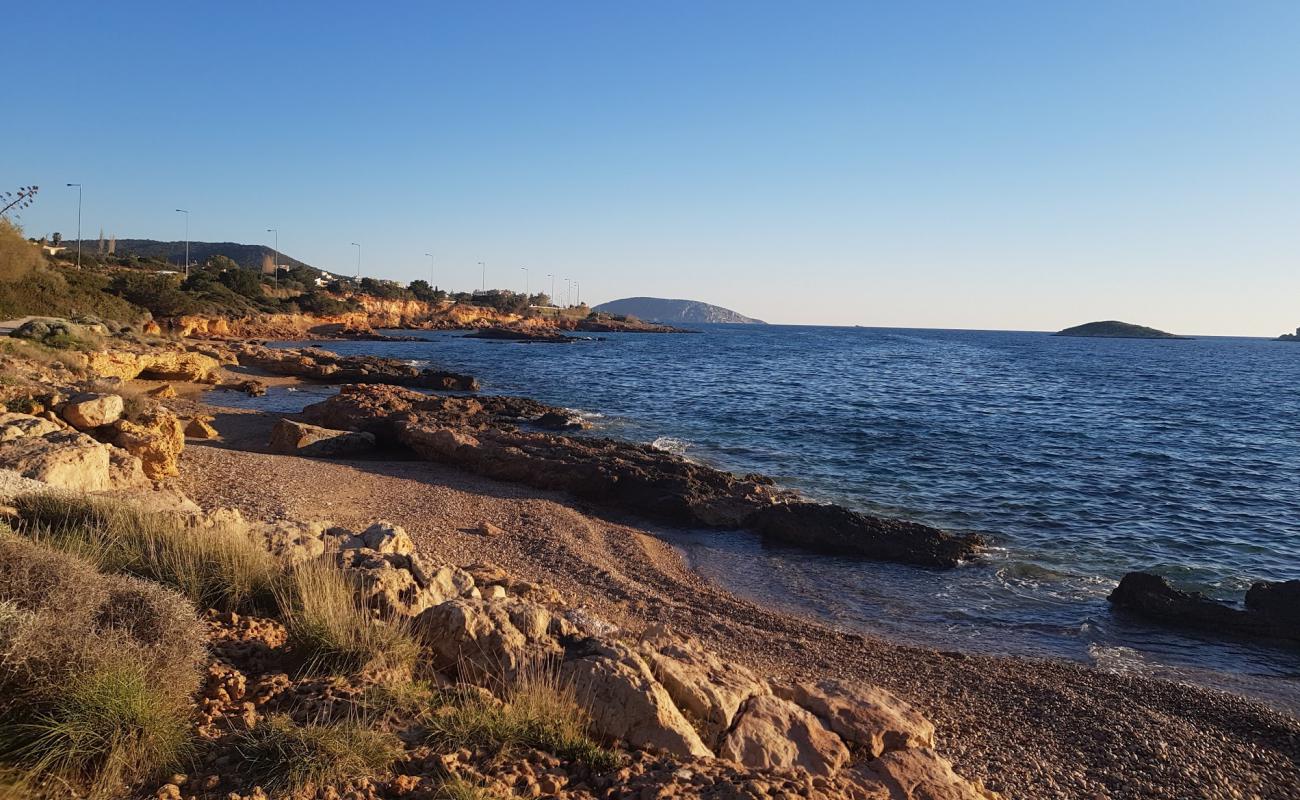 Photo de Halcyon beach avec sable brun & rochers de surface