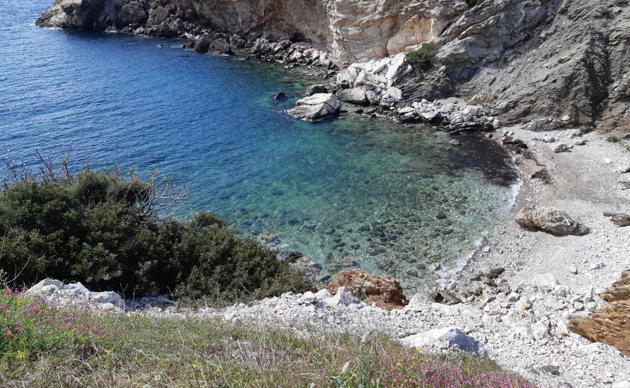 Photo de Thymariou beach avec roches de surface