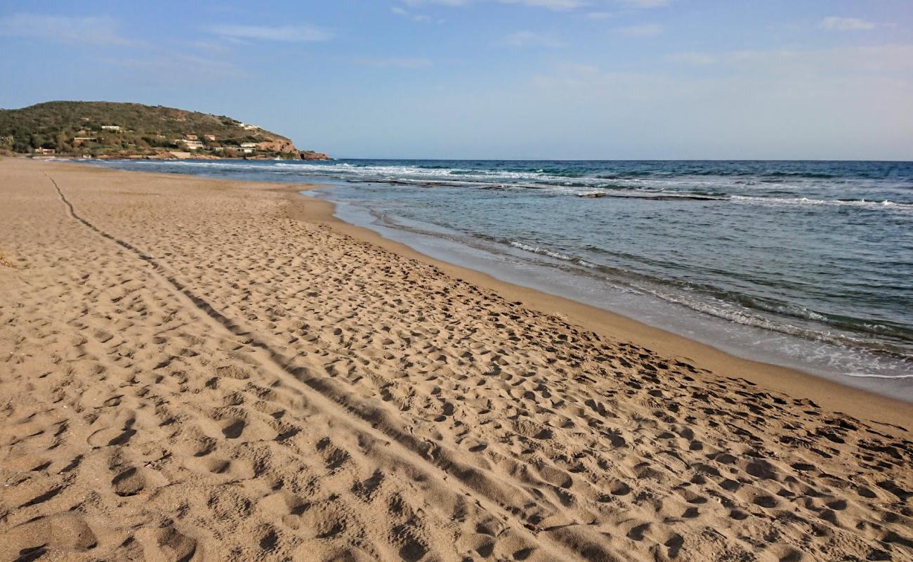 Photo de Legrena Beach avec sable beige de surface