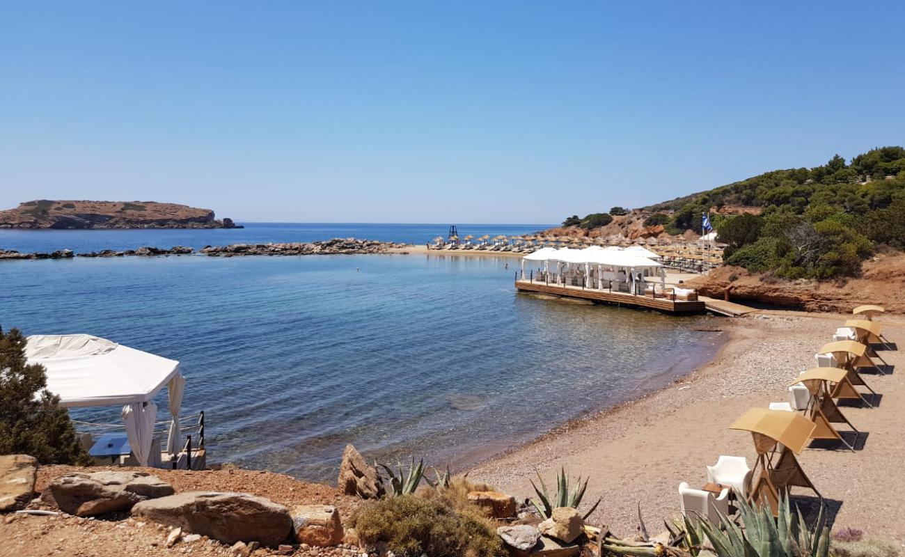 Photo de Cape Sounio avec sable brun de surface