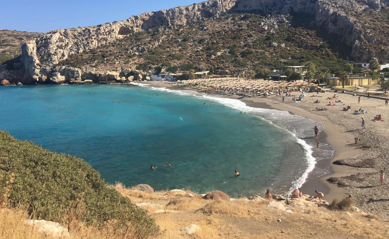 Photo de Paralia Kaki Thalassa avec sable beige & galets de surface