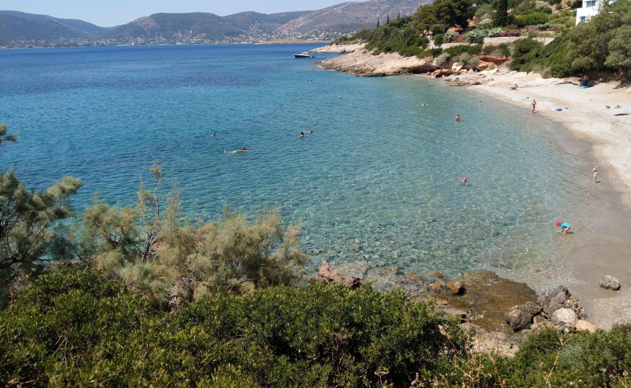 Photo de Plage d'Erotospilia avec sable beige & galets de surface