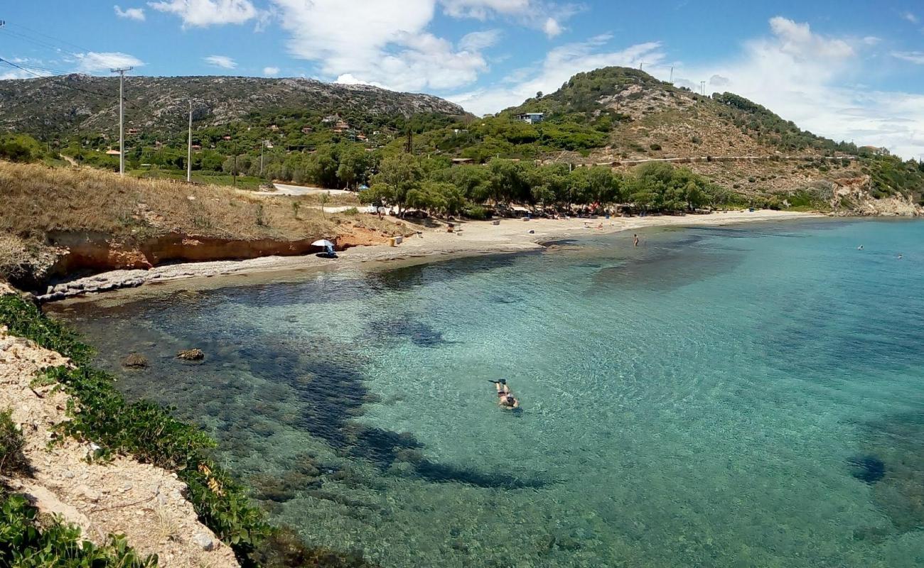 Photo de Chamolia beach avec sable clair avec caillou de surface