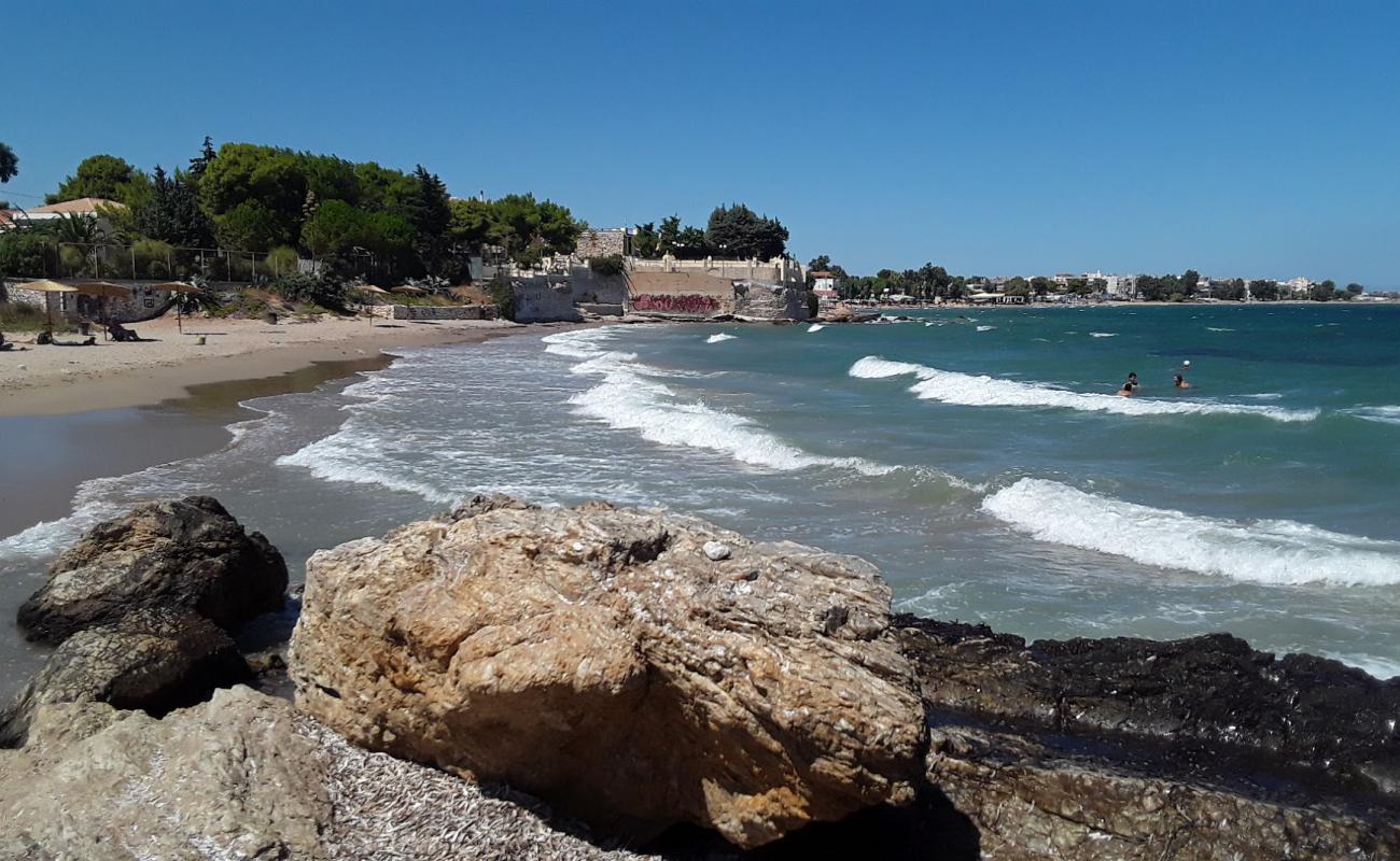 Photo de Vravronos beach II avec sable beige de surface