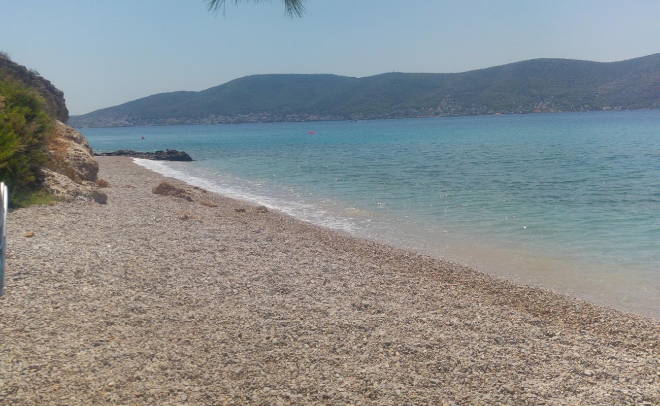 Photo de Paralia Christos avec petits galets beige de surface