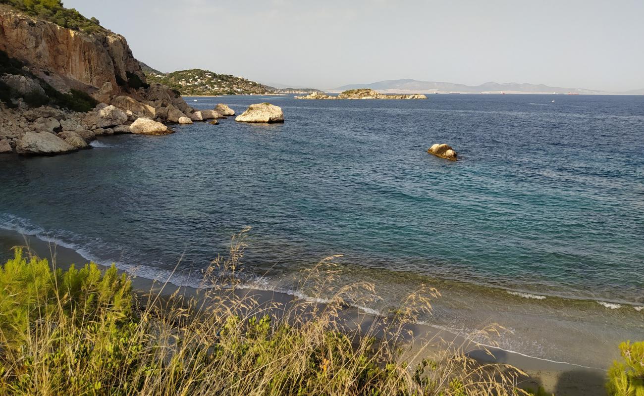 Photo de Koghi beach avec sable clair avec caillou de surface