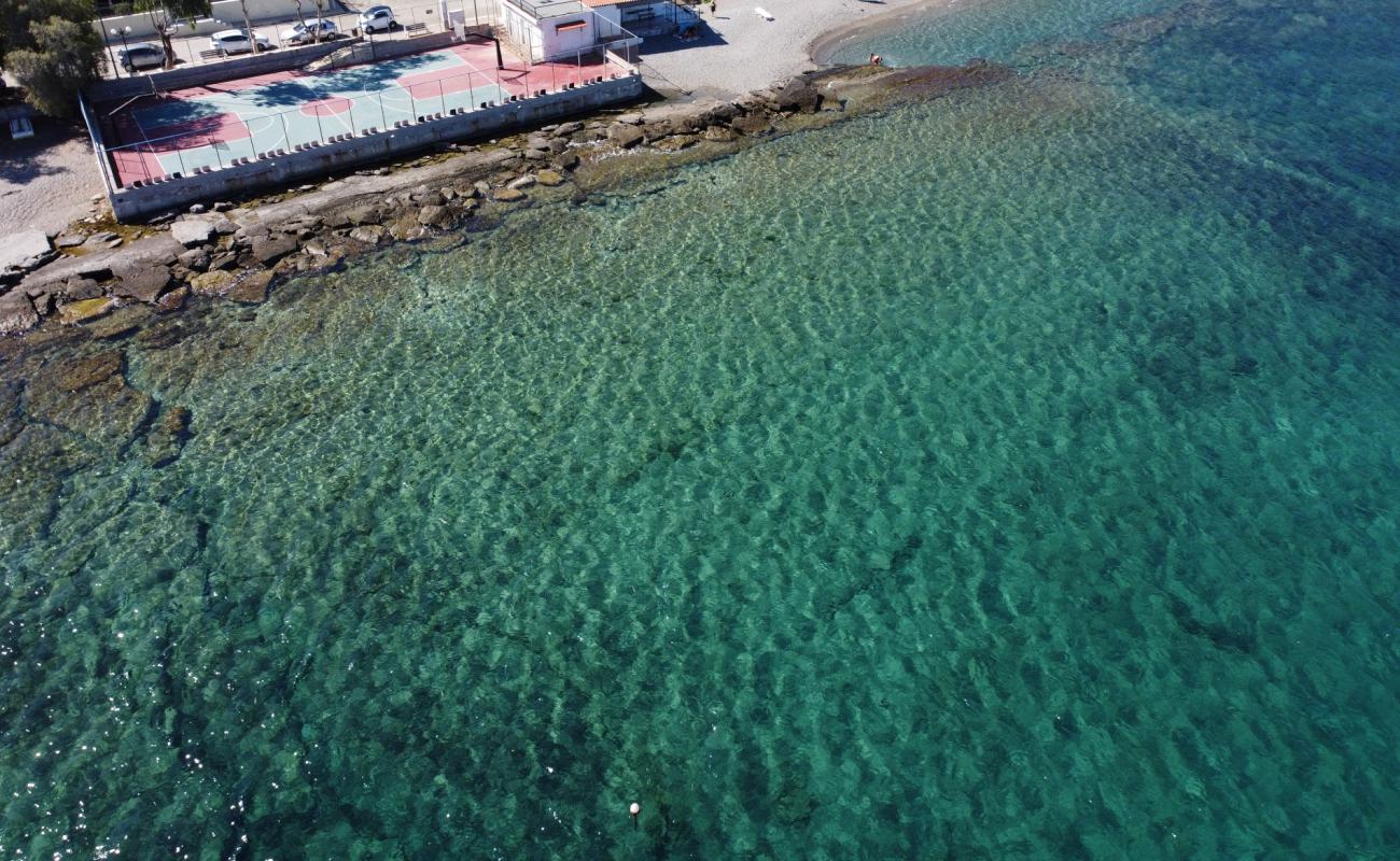 Photo de St. Nicholas Beach avec caillou fin clair de surface