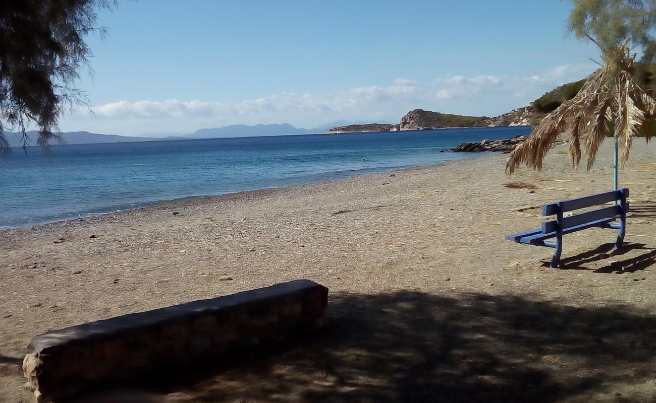 Photo de Dimitrani Beach avec sable brun & rochers de surface