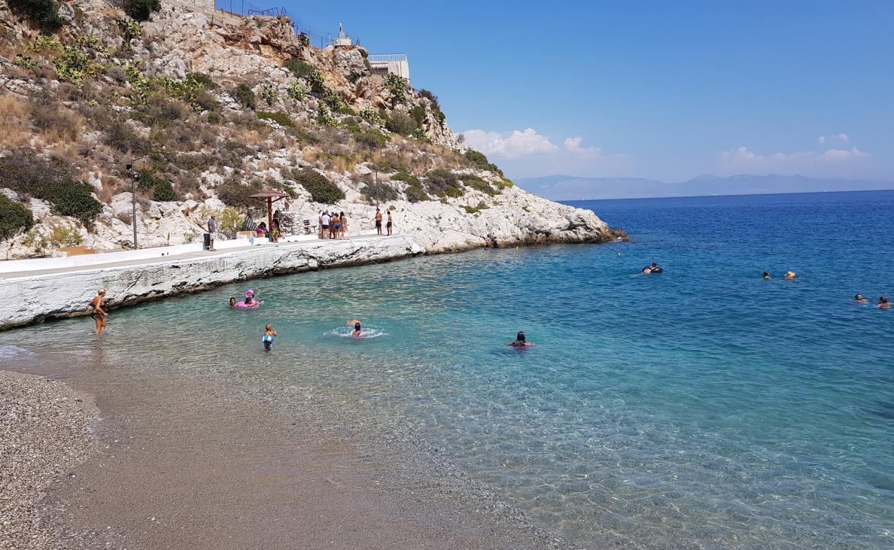 Photo de Paralia Charoupias avec sable beige & galets de surface