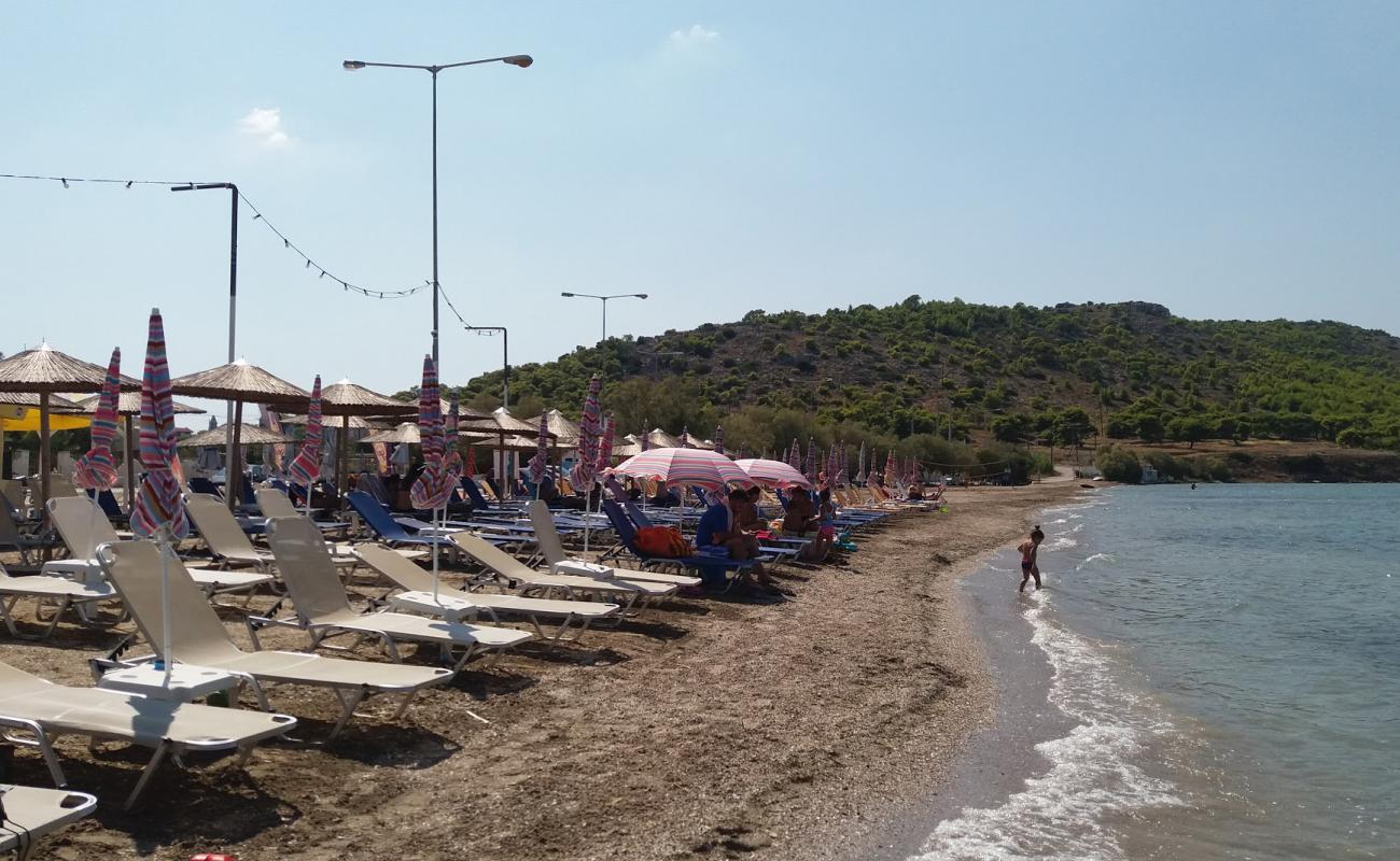 Photo de Paralia Psili Ammos avec sable noir & galets de surface