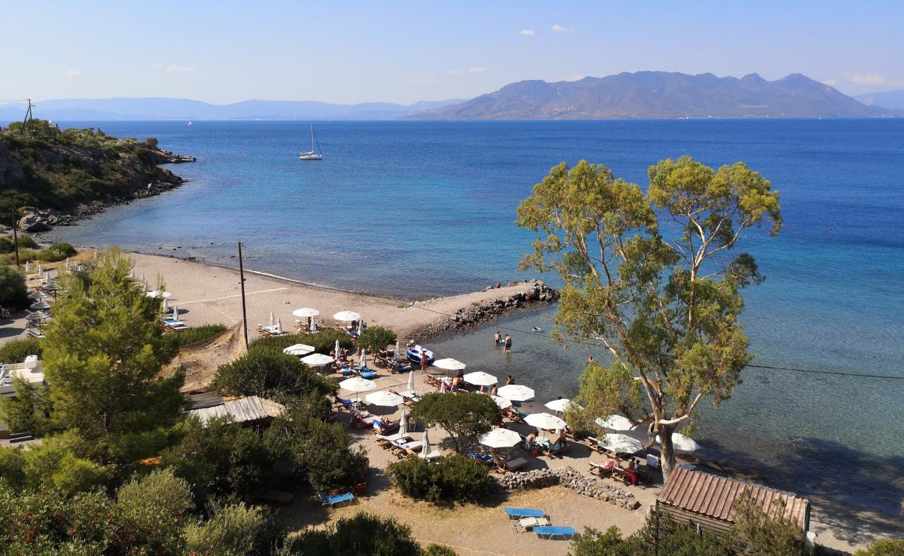 Photo de Sarpas Beach avec sable noir & galets de surface