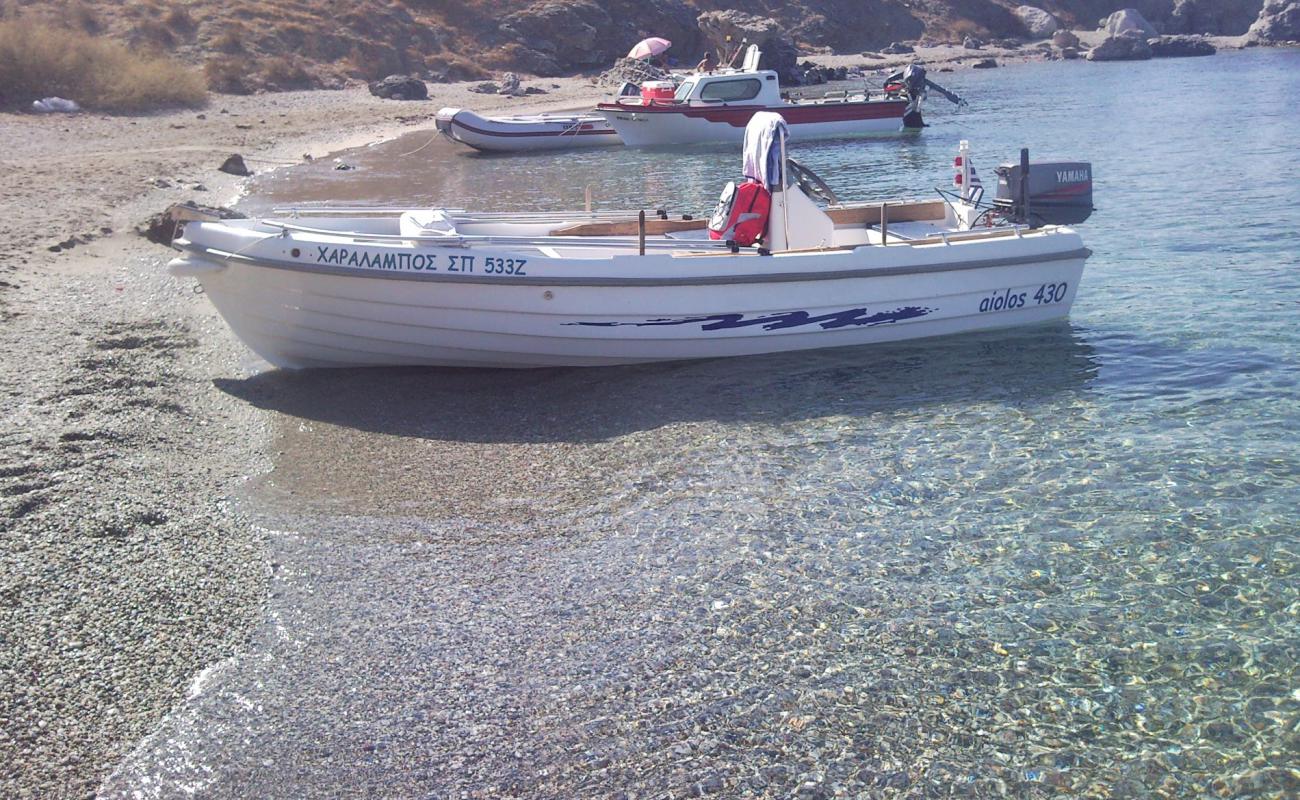 Photo de Paralia Arsidas avec caillou brun de surface