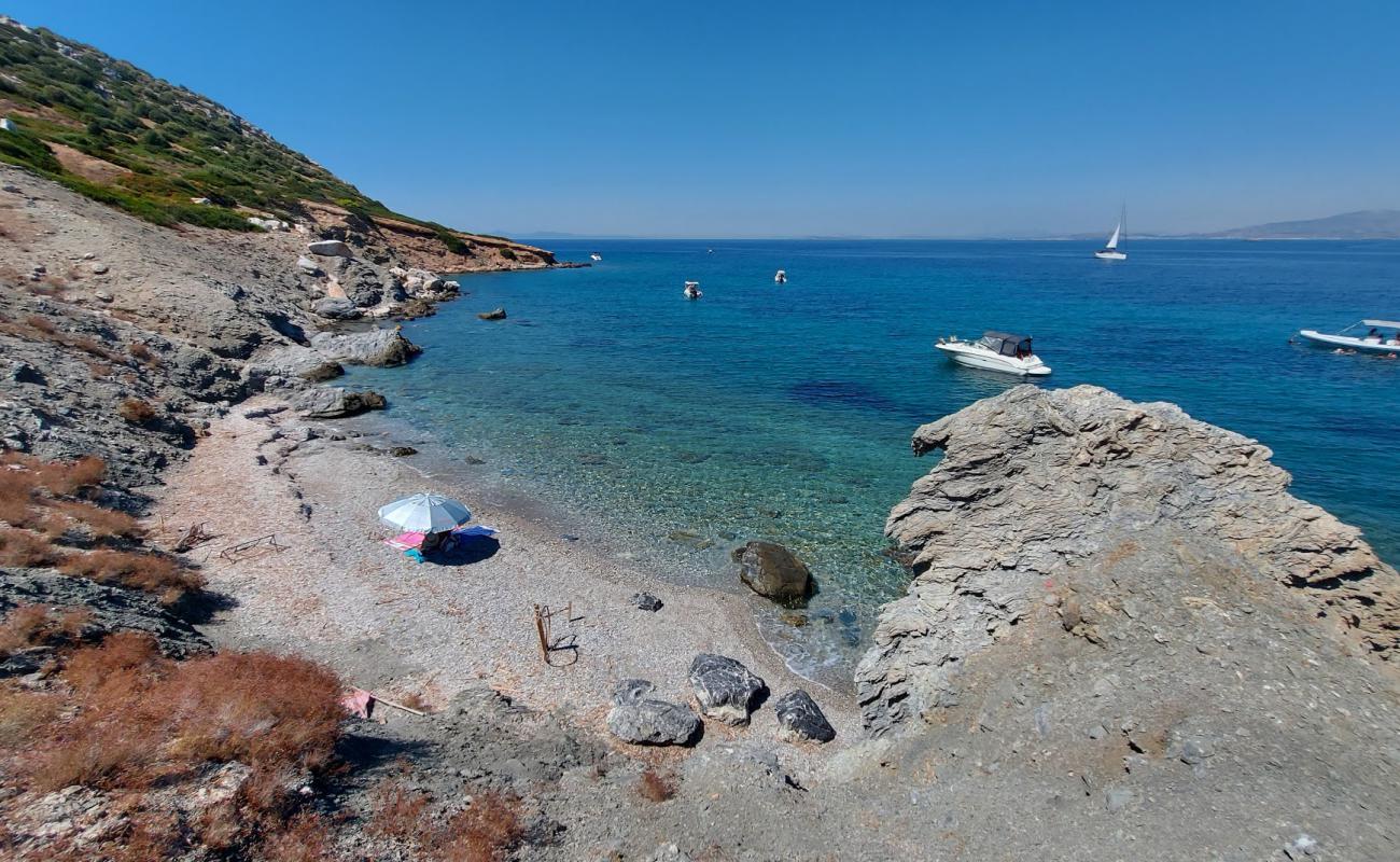 Photo de Paralia Arsidas II avec caillou brun de surface