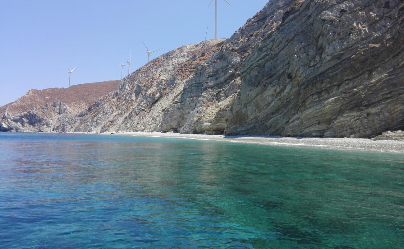 Photo de Paralia Ag. Georgios avec petits galets bruns de surface