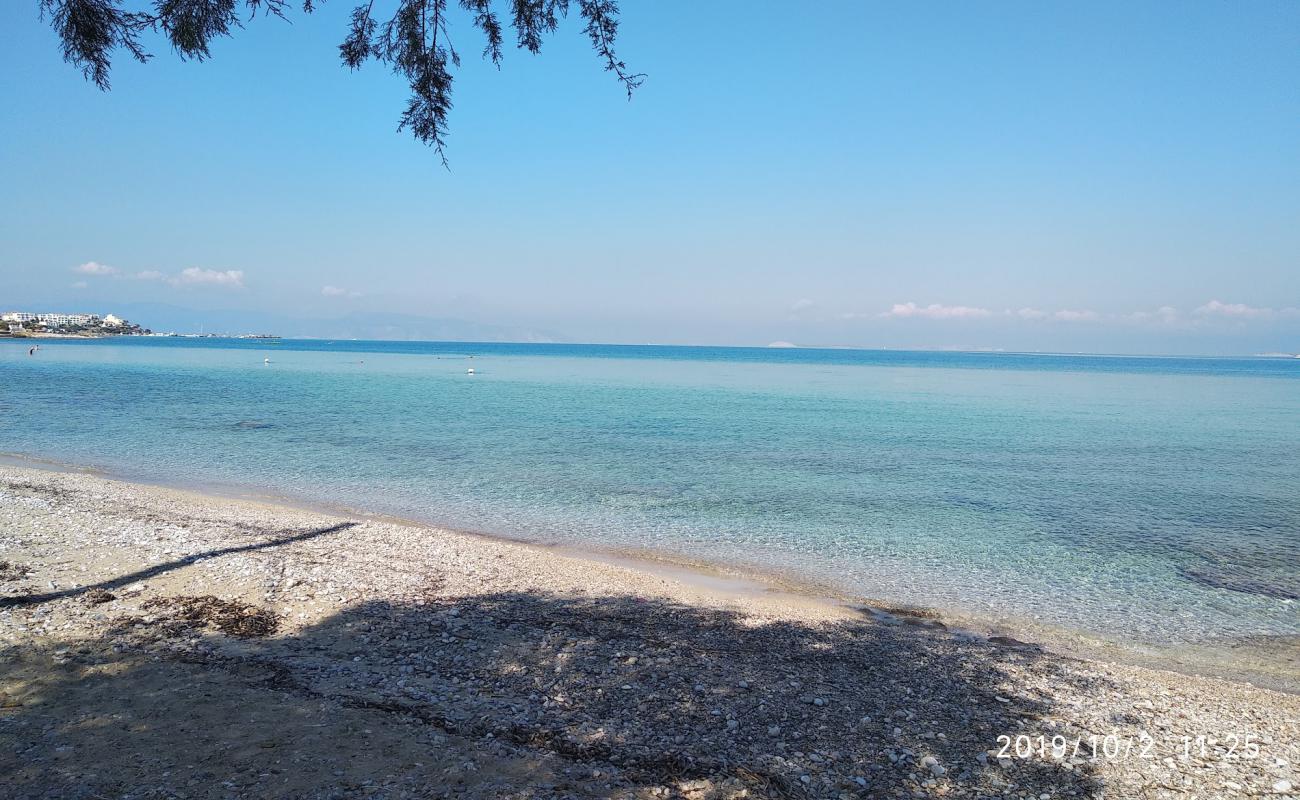 Photo de Paralia Skalas II avec sable noir & galets de surface