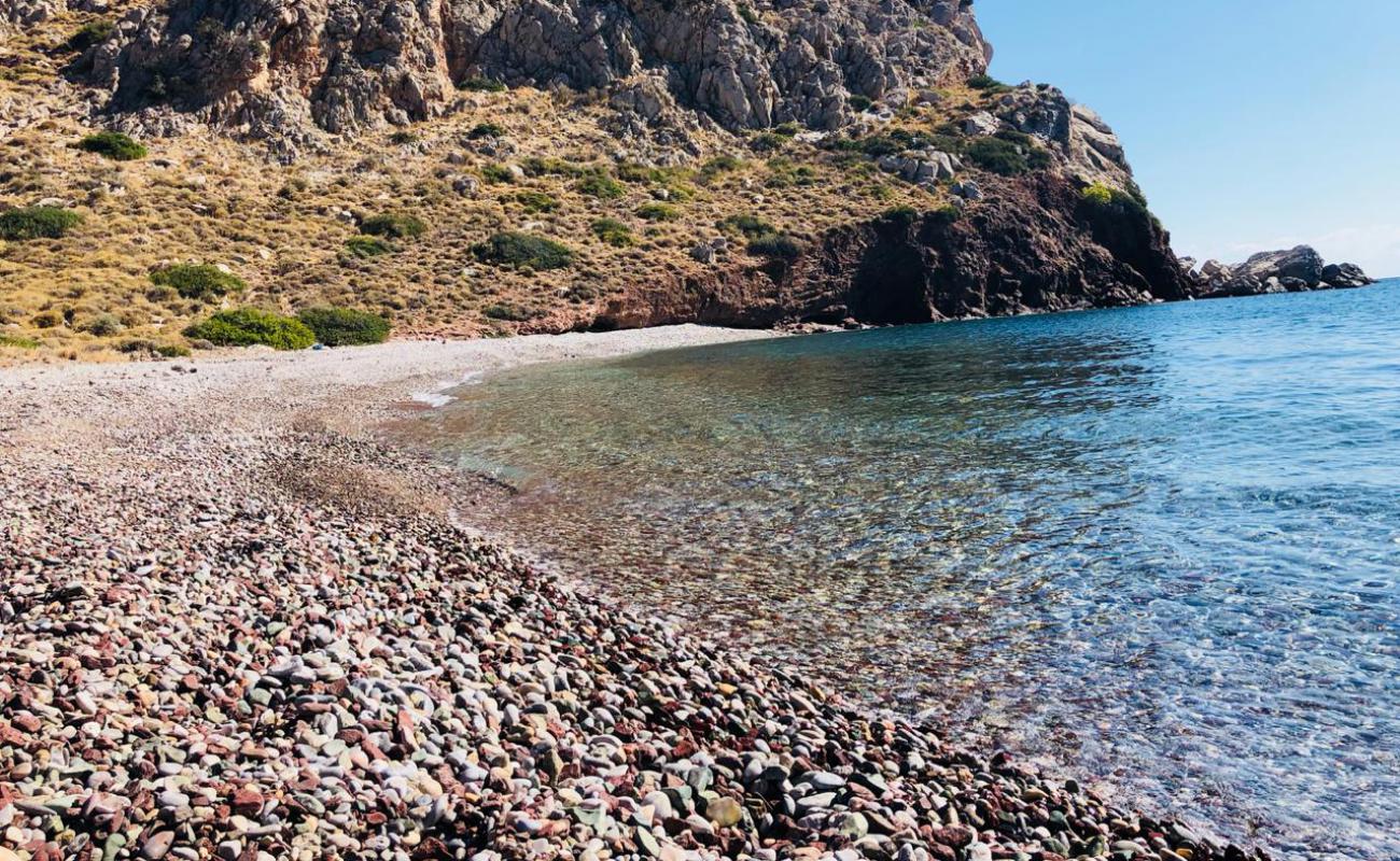 Photo de Karalis Beach avec caillou brun de surface