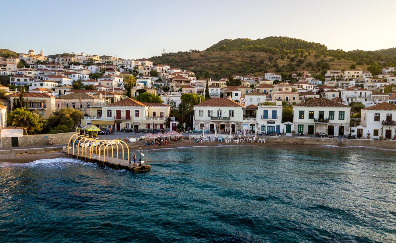 Photo de Paralia Spetses I avec petits galets bruns de surface
