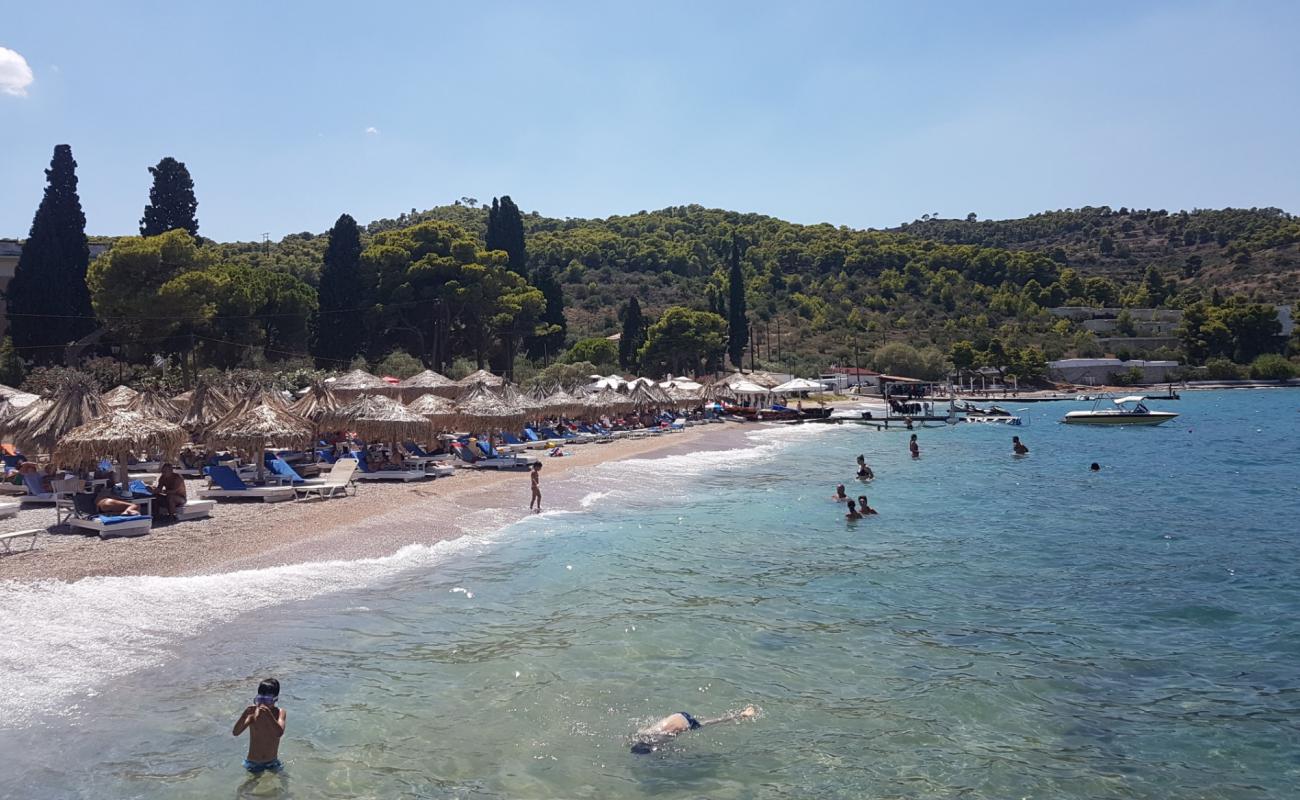 Photo de Kaiki Beach avec petits galets bruns de surface