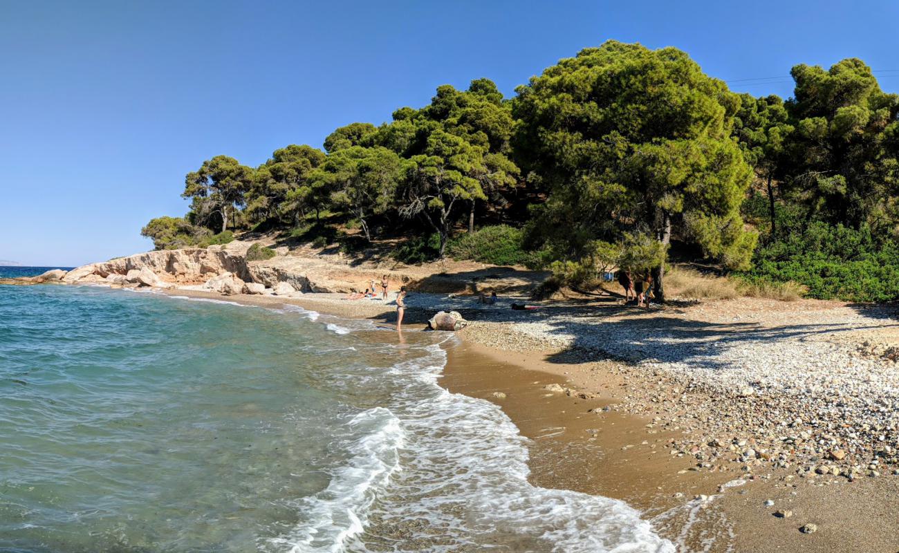 Photo de Ligoneri Beach avec sable noir avec caillou de surface