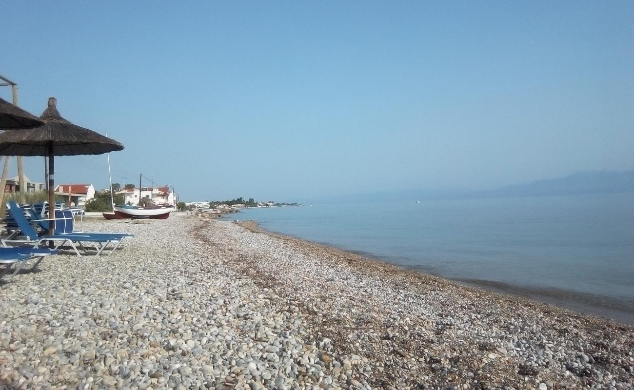Photo de Kokkoni beach avec sable gris & galets de surface