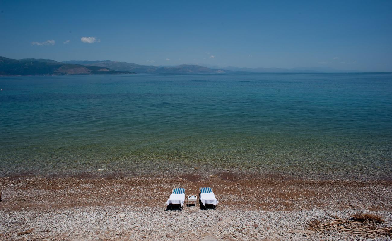 Photo de Paralia Digelotika III avec sable noir avec caillou de surface