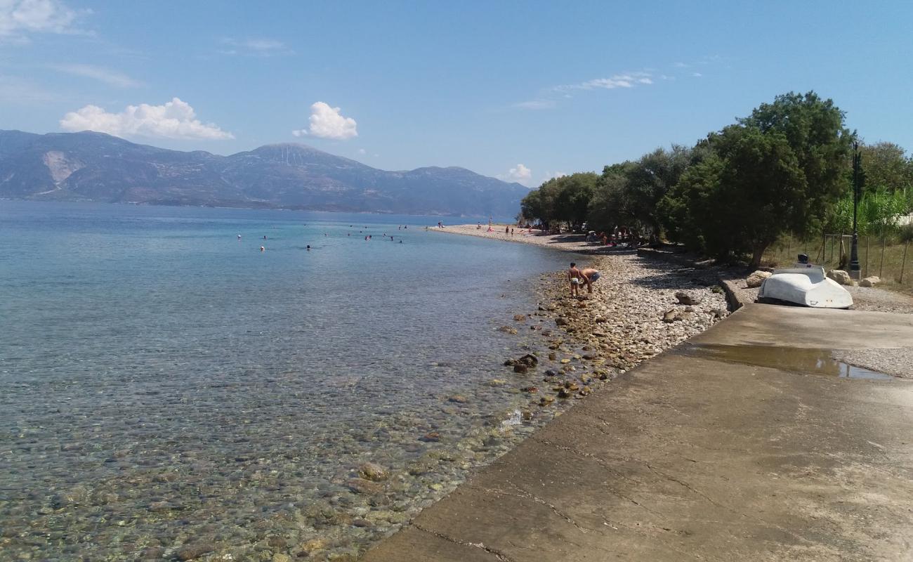 Photo de Foinikas beach II avec galets gris de surface