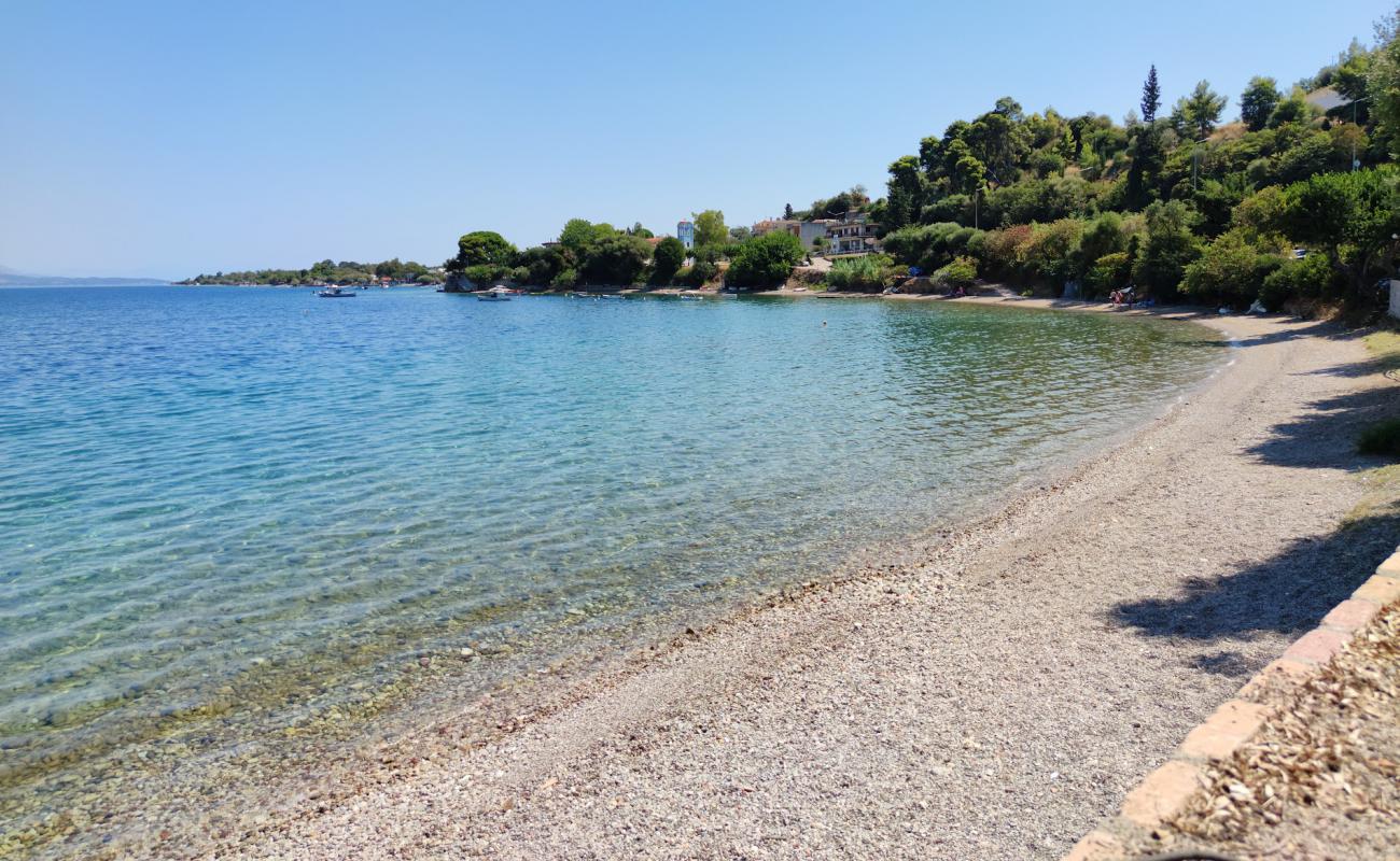 Photo de Lampiri beach avec galets gris de surface