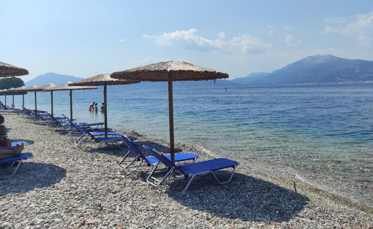 Photo de Drepano beach avec caillou fin gris de surface