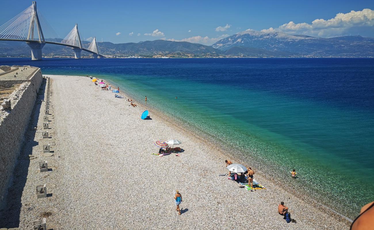 Photo de Paralia Aktaiou II avec caillou brun de surface