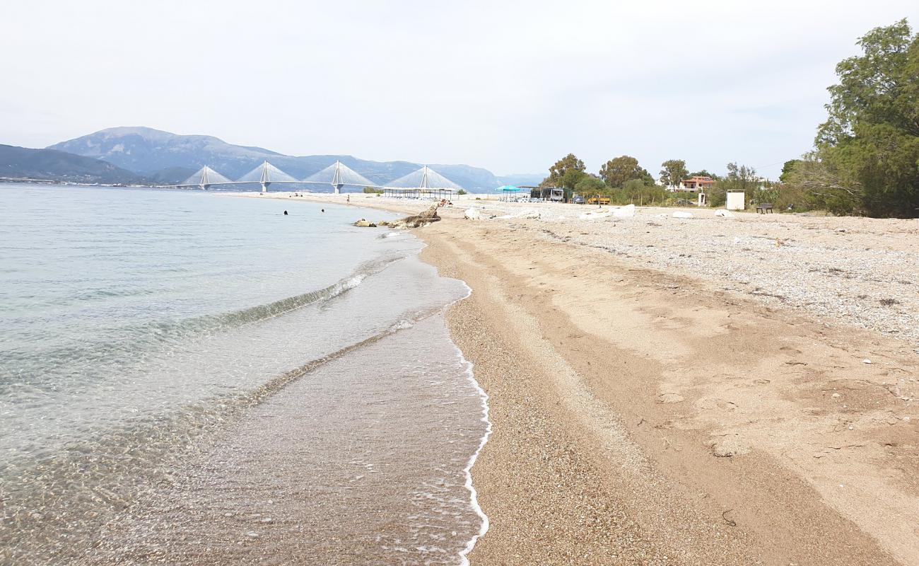 Photo de Paralia Proastiou II avec sable noir avec caillou de surface