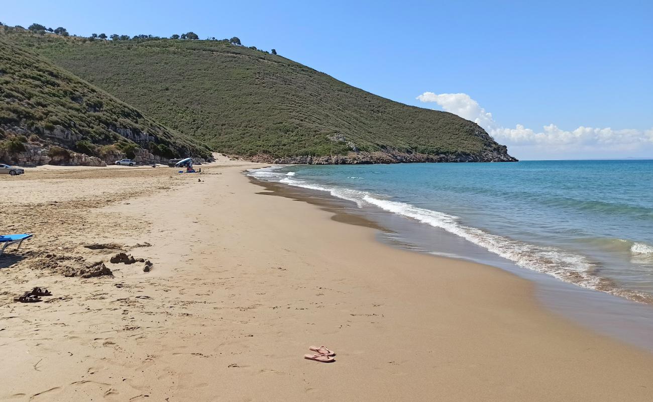 Photo de Gianiskari beach avec sable brun de surface