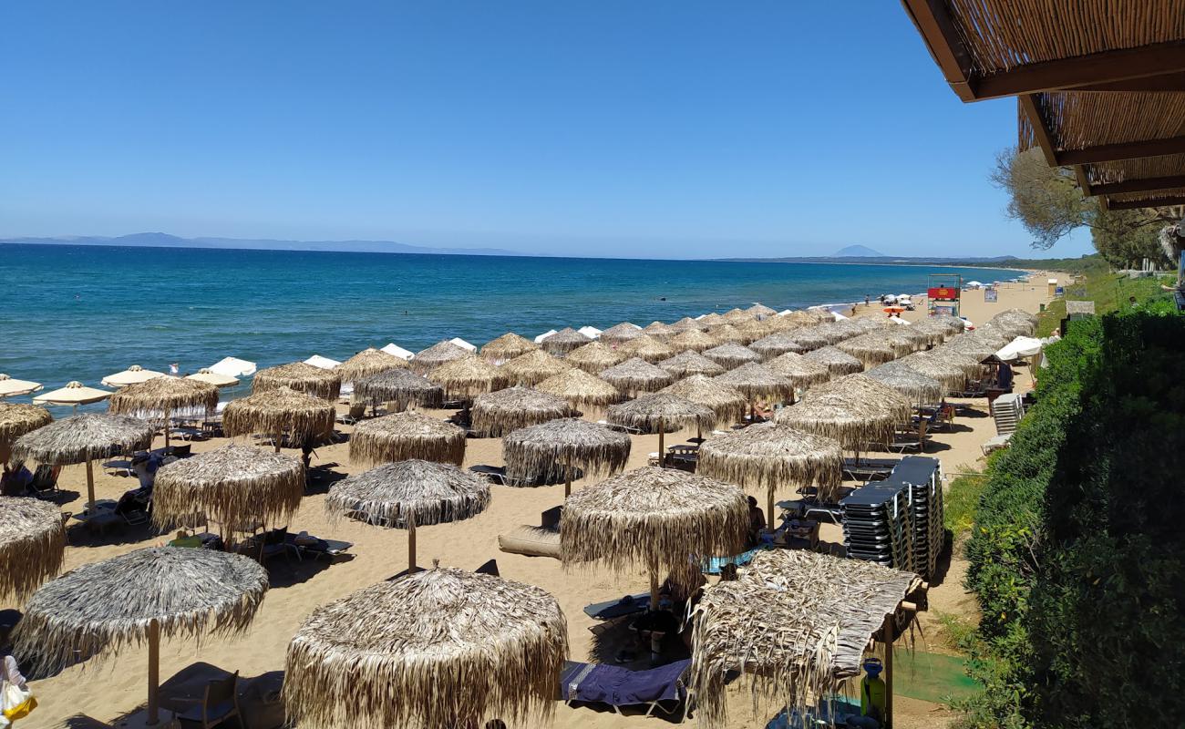 Photo de Paralia Kourouta avec sable lumineux de surface