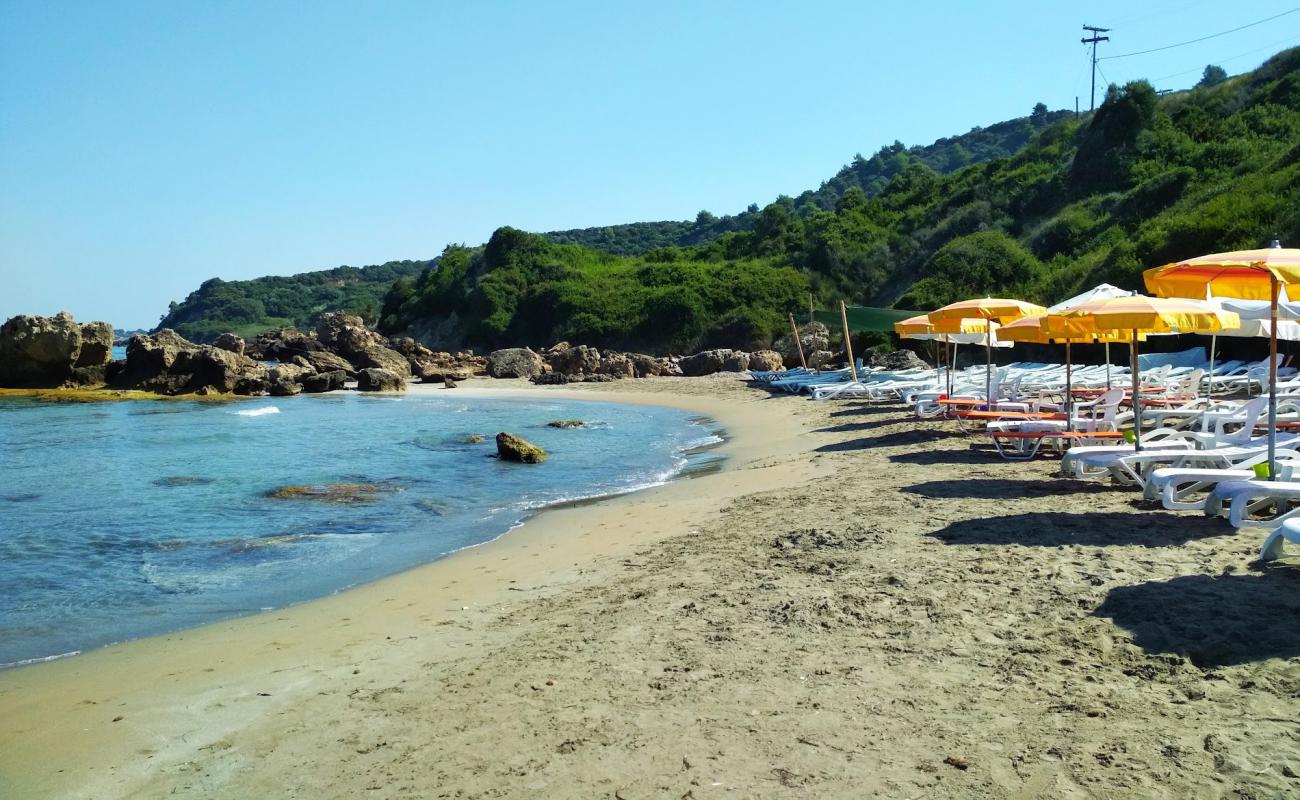 Photo de Leventochori beach avec sable brun de surface