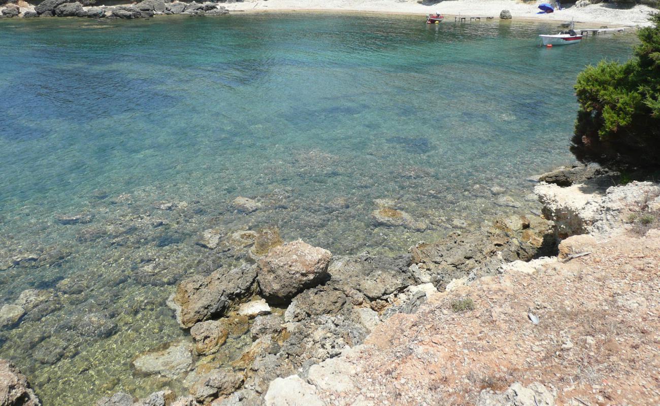 Photo de Korakochori beach avec caillou clair de surface