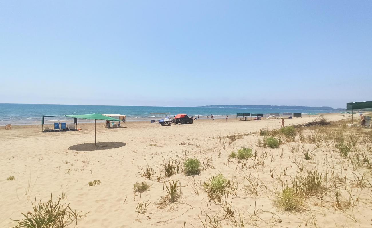 Photo de Letrina beach avec sable beige fin de surface