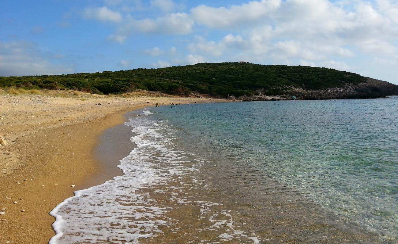 Photo de Petrochori beach II avec sable brun de surface