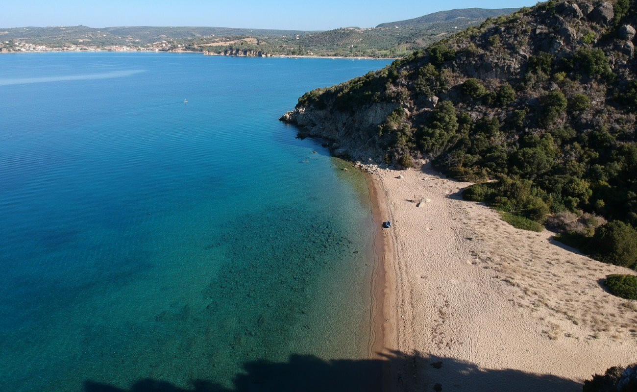 Photo de Kantouni beach avec sable beige de surface