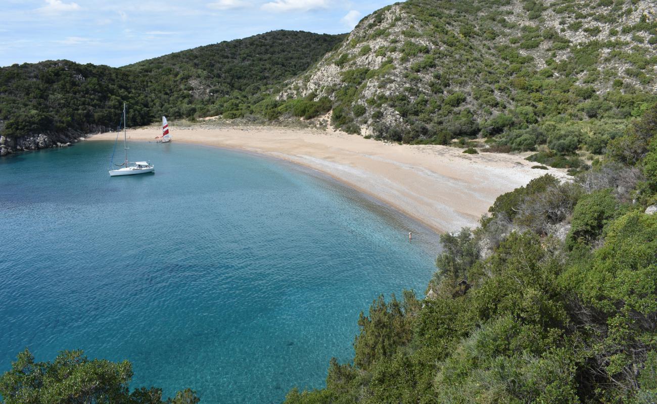 Photo de Marathi beach avec petits galets beige de surface