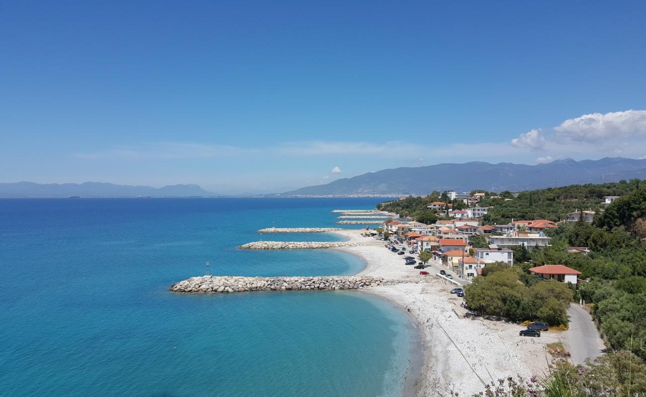 Photo de Paralia Akrogiali avec galets beige de surface