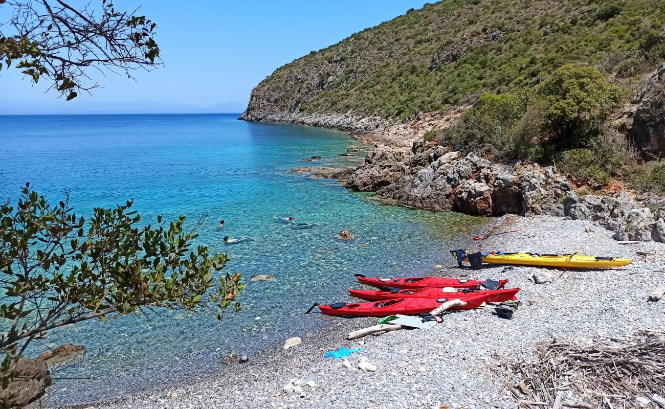 Photo de Dikotaki beach avec galets gris de surface