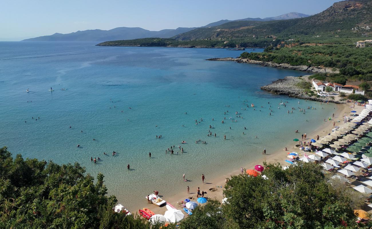 Photo de Paralia Kalogrias avec sable lumineux de surface