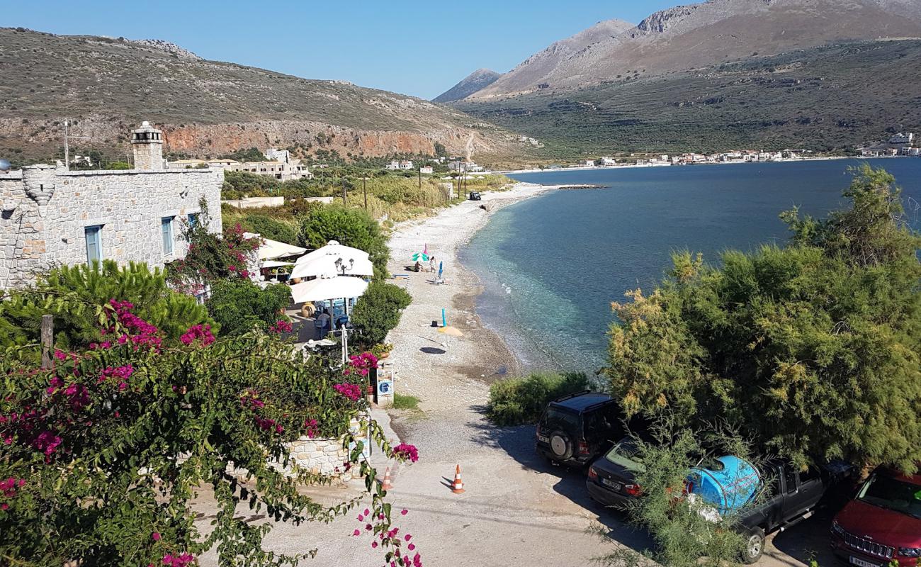 Photo de Paralia Karavostasiou avec caillou gris de surface