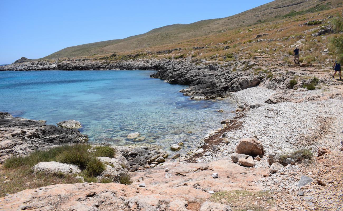 Photo de Tainaro beach avec galets beige de surface
