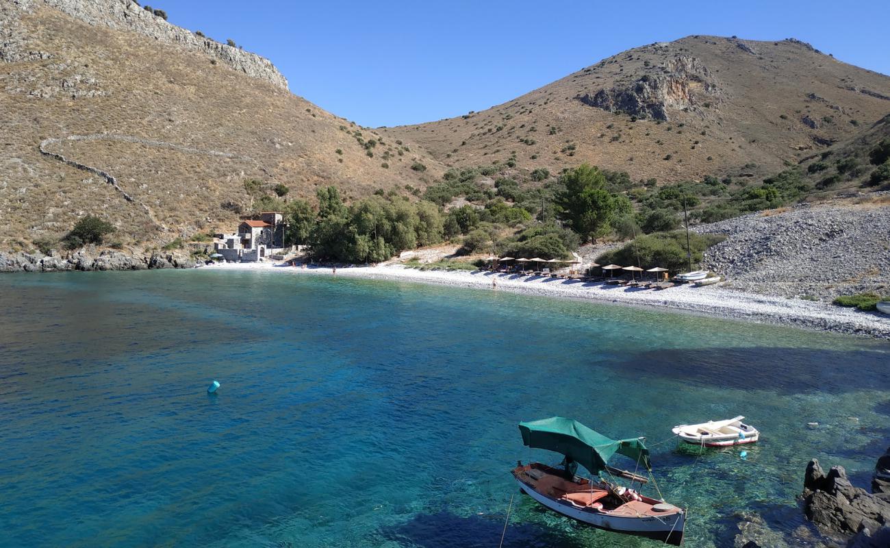 Photo de Paralia Ampelo avec galets blancs de surface