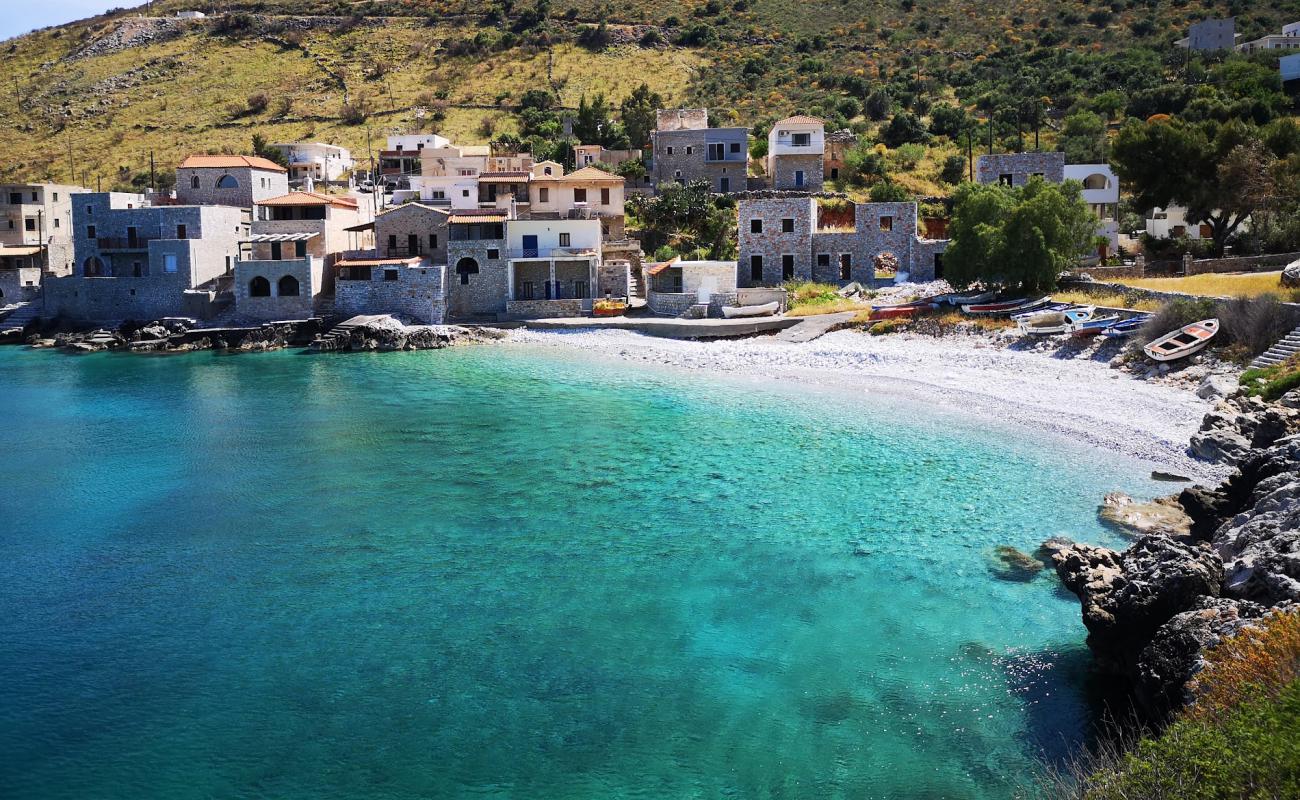 Photo de Agios Kyprianou beach avec galets blancs de surface
