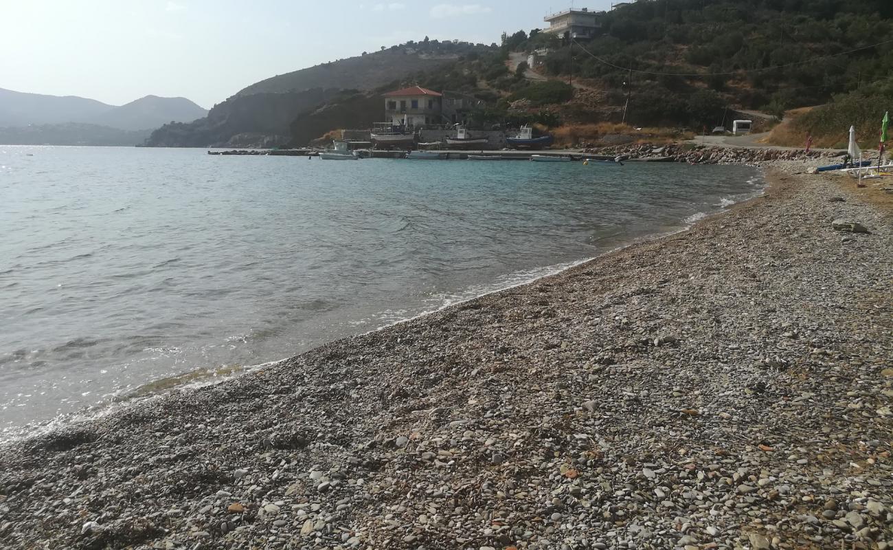 Photo de Githio beach II avec sable gris & galets de surface