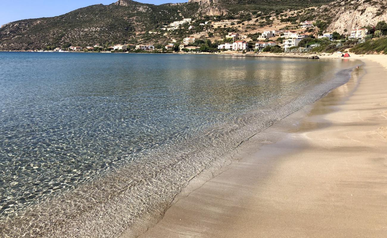 Photo de Plytra beach II avec sable fin et lumineux de surface