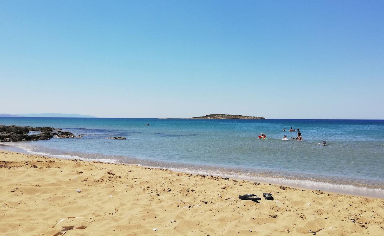 Photo de Panaritis beach II avec sable fin et lumineux de surface