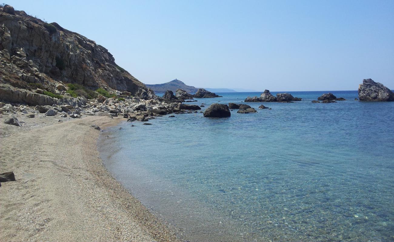 Photo de Platanias beach II avec sable gris avec caillou de surface