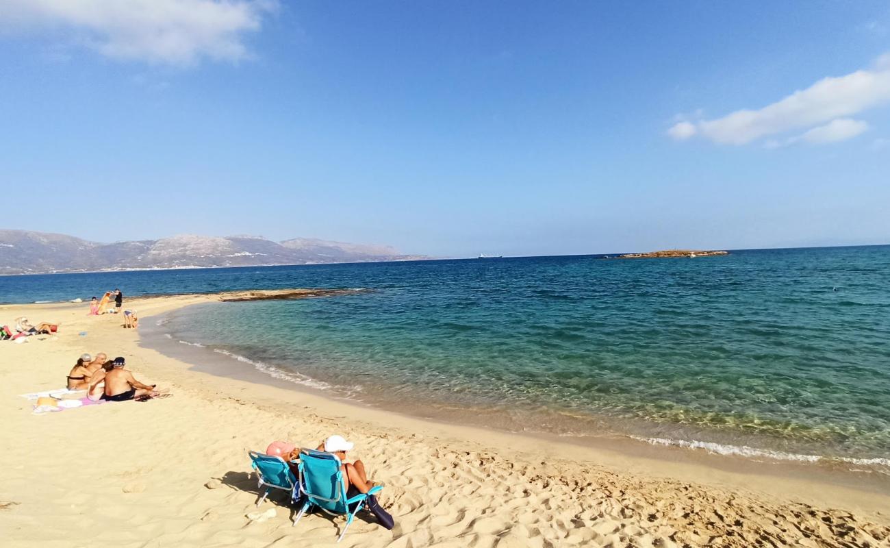 Photo de Pouda beach avec sable fin et lumineux de surface